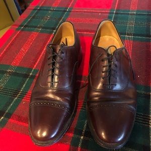 Gently worn Johnston Murphy mens cordovan cap toe dress shoe.
